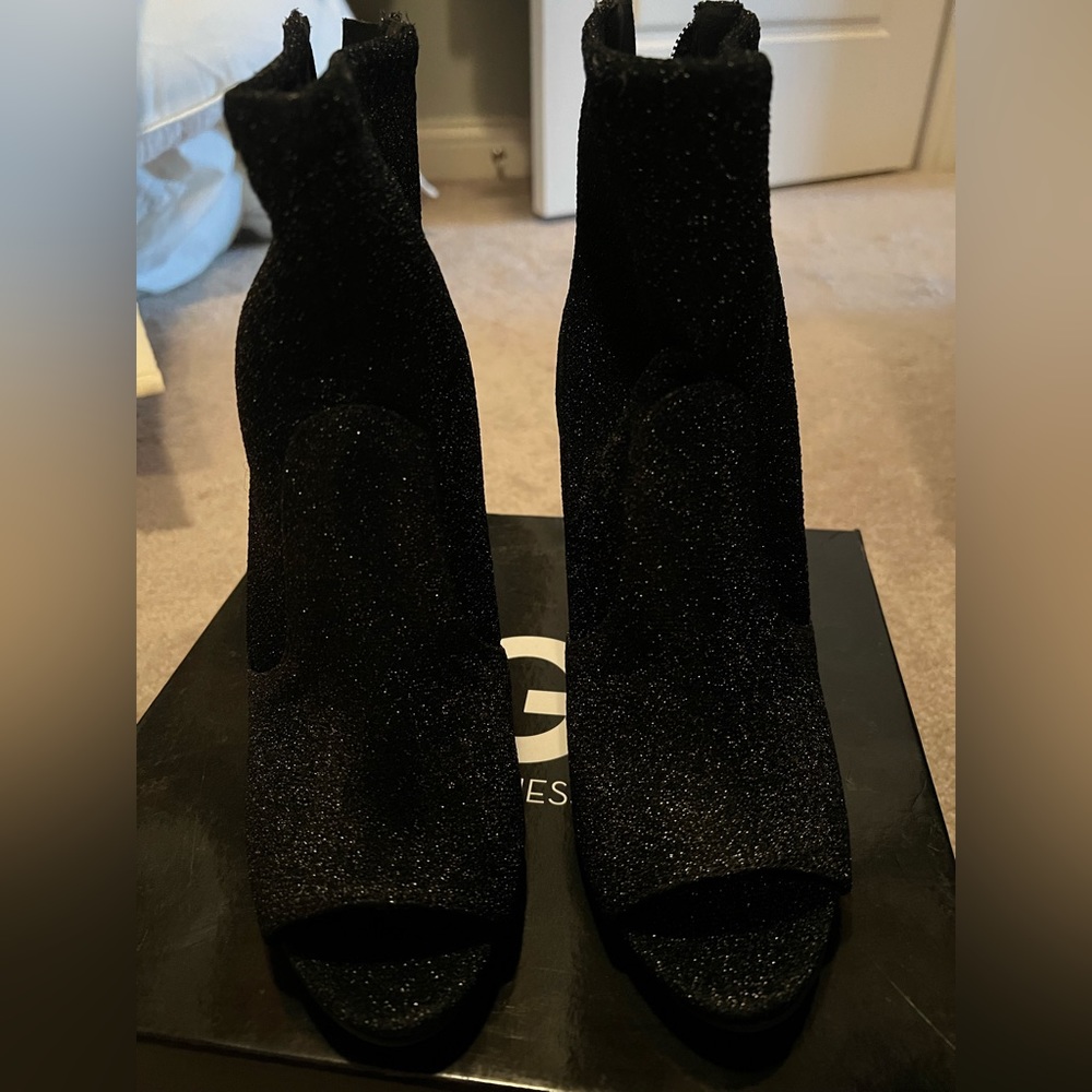 Guess women’s bootie